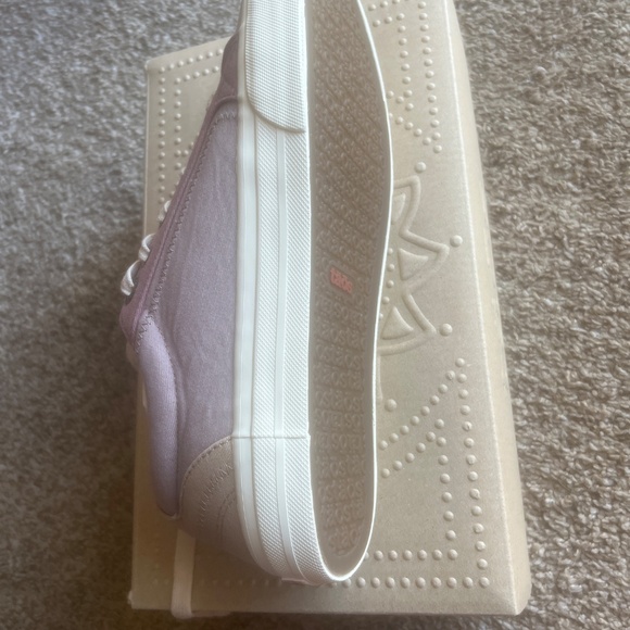 Taos Women’s Tennis Shoes Size 8 - Picture 3 of 5